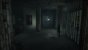 The Medium – Technisches Mysterium: Dieser Raytracing-Spiegel spiegelt nicht die korrekte Umgebung wider. Nicht nur das Plakat, auch Objekte sind anders, die Hoteltheke links im Hintergrund ist zudem nicht in der Spiegelung zu sehen, dort ist eine Wand.