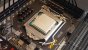 Update vom 20.03.2021: CPU von True Monkey - <em>Dieses Mal zeigt z. B. True Monkey einen Core i7-11700K. Einzelne Händler verkauften die Rocket-Lake-CPU bereits vor der Präsentation. Inzwischen hat Intel die <a href="https://www.pcgameshardware.de/Rocket-Lake-S-Codename-277112/Specials/Intel-Core-Rocket-Lake-11900K-1368648/" target="_self" >elfte Core-Generation offiziell vorgestellt</a> und die Eckdaten bestätigt: Mit 5,0/4,6 GHz Single-/Multicore-Turbo ist der Prozessor zwar nicht ganz so flott wie der i9-11900K (5,3/4,8 GHz), zählt aber dennoch zu den schnellsten der neuen Sockel-1200-CPUs. Welche OC-Ergebnisse Übertakter von dem Achtkerner erwarten dürfen, zeigt True Monkey in seinem <a href="https://extreme.pcgameshardware.de/threads/11700k-eiskaltes-duell.601358/" target="_self" >Benchmark-Test des i7-11700K</a> auf.</em>