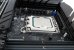 Asus-LGA-1700-Mainboards verfügen zwar auch über Kühlerbohrungen im 115X-Raster (links), benutzt man diese aber ohne angepasste Abstandshalter, wie sie LGA1700-Halterungen beiliegen (rechts), ist eine ausreichende Kühlung aber nicht garantiert.