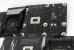 Wie sie sehen, sehen sie nichts: DDR5-Mainboards (oben) fehlen auf der Rückseite die für ältere DDR-Slots typischen Lotfahnen (vorne: DDR4). Verglichen mit den alten THT-Steckplätzen bietet die neue SMD-Bauweise Vorteile bei der Signalqualität.