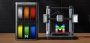 Ankermake V6 Color Engine links und 3D Drucker Ankermake M5 rechts.