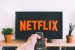 Das Teilen von Netflix-Konten ist seit Kurzem mit einer Zusatzgebühr versehen. Der Prozess selbst hat dabei noch mit einigen Problemen zu kämpfen.