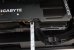 Je größer die Distanz vom Stecker bis zur ersten Biegung, umso besser – insbesondere beim Nvidia-Adapter, bei dem die Lötstelle direkt hinter dem Anschluss gelegt wurde. Bei dem "Dreizack" der RTX 3090 Ti (nur 12-Pol), hat man nicht zu dieser Lösung gegriffen.