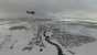 Microsoft Flight Simulator - Der Schnee ist mittlerweile dynamisch. Bei passender Jahreszeit und (optionaler Echtzeit-) Witterung breitet sich das lauschige Weiß über der Landschaft aus. Das ist durchaus beeindruckend, allerdings ist das Ergebnis nicht immer vollständig optisch kohärent. Hier sehen Sie das verschneite Dörfchen Veitsbronn in der Nähe der Redaktionshallen bei Fürth.