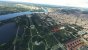 Microsoft Flight Simulator - Washington D.C. ist eine der Photogrammetrie-Städte. Kurios: Das Abraham-Lincoln-Memorial (links oben) und das Weiße Haus (rechts mittig) sind detaillierte, händisch erstellte Inhalte, das berühmte Washington Memorial (unten mittig) wird dagegen von der KI als schmales Hochhaus interpretiert - der Schatten zeigt indes die korrekte Form an, samt pyramidenförmiger Spitze. Doch dieser wird auch als "echter" Schatten von der tatsächlichen Sonne auf die Fototexturen projiziert, nicht vom Flight Sim via Rendergrafik gezeichnet. Für die simulierte Lichtsituation der Szene fällt der Schatten daher außerdem in die falsche Richtung. Vergleichen Sie die Schatten der Gebäude