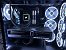 PC von <a href="https://extreme.pcgameshardware.de/members/wr2champ.137673/"><strong>wr2champ</strong></a><strong>: "</strong>Update nach Plattformwechsel und endgültiger GPU. Die 6950XT war nur Übergang. Der CableMod Adapter mit CableMod 12VHPWR-Kabel hat sich optisch gelohnt. Leider gibt es das Case nicht her, dass ich das Kabel genau mittig wegführen kann".<br><br>&nbsp; (2)