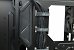 Rechte Seite des Asus ROG Hyperion GR701: Das Kabelmanagement ist vorbildlich. Die 2,5-/3,5-Zoll-Kombirahmen lassen dagegen Entkopplungswünsche offen, auch wenn die Festplatten schnell und bequem erreicht werden können (ohne die Kunststoff-Abdeckung unter dem Glasseitenteil).
