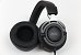 AOC GH200 - Die Klinkenversion des güstigen und empfehlenswerten Gaming-Headsets. Gegenüber USB- und Funk-Variante ist es optisch etwas abgespeckt, bietet aber im Grunde die gleichen positiven Eigenschaften. Für Equalizer, Surround sowie weitere Features kann eine zusätzliche Software oder die Fähigkeiten des Onboard-Audios oder Soundkarte zurückgegriffen werden. Eigene Feautures bietet die Klinkenversion des GH aufgrund des analogen Anschlusses nicht.