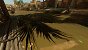 Assassin's Creed Mirage - Prinzipiell sind die Schatten trotz fehlendem Contact Hardening-Ansatz hübsch (ein solcher zeichnet Schatten mit zunehmender Entfernung vom Schatten werfenden Objekt realistisch weich). Auch die Wasserdarstellung ist ansehnlich. Doch nicht in Kombination, denn die Wasseroberfläche deaktivert die Filterung der Shadow Maps. Vergleichen Sie die pixelige Silhouette der Palmwedel auf dem Wasser und auf dem Steg direkt daneben.