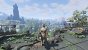 Enshrouded Early Access - Die Sichtweite ist angenehm hoch, auch wenn hier und dort und bei schneller Fortbewegung etwas Pop-up stören kann.<br><br>Die entfernten Gebäude sind sichtbar blockförmig, feine Details wie Fenster oder Scharten verschwinden. Offenbar kommt auch hier eine Art Beschleunigungs- respektive Optimierungsansatz zum Einsatz, der die Komplexität der Voxelbasis reduziert, auf welcher wiederum die Polygondarstellung basiert, wahrscheinlich ein Octree-Ansatz. Im Hintergrund sehen Sie einige weitere Biome.