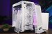 <strong>Jetzt auch in weißer Edition</strong>: Das Be Quiet Dark Base Pro 901 White setzt statt auf spiegelnde Oberfläche mit gebürstetem Aluminium auf eine matte Haptik, die weniger Fingerabdrücke anzieht und Staub weniger sichtbar macht. Das Dämmmaterial ist am Seitenteil und die optional geschlossene Front ist dabei dunkel geblieben.