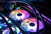 Die Lüfter und das Pumpen-Cover der ROG Strix LC III 240 erfreuen das Auge mit einer hübschen bunten A-RGB-Beleuchtung.