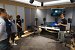 Im Mixing-Room konnten wir einem Atmos-Tontechniker bei der Arbeit über die Schulter schauen und uns von der bemerkenswerten Klangfülle überzeugen, die mit Dolby Atmos abgemischte Mehrkanal-Musikstücke bieten.