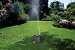 <strong>Automatische Garten-Bewässerung mit dem Kundenliebling von Gardena: </strong>Vielflächenregner AquaContour automatic
