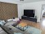 "Dann ist der Nachwuchs gekommen und ich musste das Wohnzimmer um 90° nach rechts drehen. Damals war ich knapp 2,5m vom TV weg, nun sind es über 3m. Da ist auch mit dem 77er OLED nicht mehr so richtig Kinofeeling. Wollte das Wohnzimmer nun eigentlich wieder drehen und vor die Akustikmodule eine Leinwand hängen bzw. eine Motorleinwand oben in den Kasten. Dafür habe ich alles vorbereitet damals beim Neubau.<br>Es liegen alle Kabel für 5.2.4 Atmos in den Wänden und Decken. Es gehen Kabel zum Beamerplatz an der Decke usw.<br>Alles fertig.<br>Aber jetzt mit dem Nachwuchs... ich weiß nicht..<br>So wie das bei dir klingt bist du vom Kontrast nicht 100% überzeugt, und da ich eine Schwarzwert-Hure bin, denke ich, dass ich beim 77er OLED bleibe."