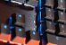 Die Status-LEDs für Capslock, Numlock und Rollen sind dezent ins Aluminium eingelassen und leuchten weiß.