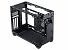 Der Innenaufbau des Cooler Master NR200P V3. Oben können zwei normale 140-mm-Lüfter, unten zwei 120-mm-Lüfter mit 15 mm Dicke verbaut werden.