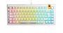 <strong>Gaming-Tastatur: 75 Prozent (83 Tasten): </strong>Die Glorious GMMK3 HE ist eine 75-Prozent-Tastatur: wie TKL ohne Nummernblock. Der Mittelblock bleibt teils erhalten – reduziert auf Pfeiltasten plus fünf wichtige Funktionen (Druck, Entf, Bild ↑/↓, Ende). Über den vier übereinander angeordneten Mittelblocktasten sitzt sogar ein Lautstärkeregler. F-Reihe und Mittelblock sind klar vom Hauptfeld abgesetzt – ideal für Blindschreiber.<strong>&nbsp;</strong>