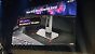 Der kompaktere Standfuß der neuen ROG-OLED-Monitore benötigt 30 Prozent weniger Platz auf dem Schreibtisch.