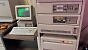 Das Retro-Setup von Windows-Legende Dave Plummer mit PDP-11/73-Cimputer und DEC-RA82-Festplatte