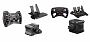 Die direkten Konkurrenten von Logitechs Mittelklasse-Kombi: Moza R9 V3, KS-GT-Lenkrad, SR-P-Loadcell-Pedale für 810 Euro (links) und Fanatec Clubsport DD QR2 8 Nm, Clubsport Steering Wheel Formula V2.5 X, Clubsport V3 Pedals für 1.100 Euro (rechts).