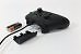 Verbinden Sie den Xbox Wireless Controller der Xbox One/Series X/S per USB-Kabel mit dem PC, werden keine Batterien benötigt. Den 2,4-GHz-Empfänger für das auch mit Bluetooth kompatible Gamepad müssen Sie allerdings dazukaufen.
