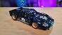 Der Lego 1966 Ford GT40 MKII auf einem Holztisch