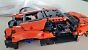 Der Lego Bugatti Chiron Pur Sport Hypercar auf einem Holztisch