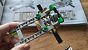 Der Lego Porsche 911 GT3 R REXY AO auf einem Holztisch