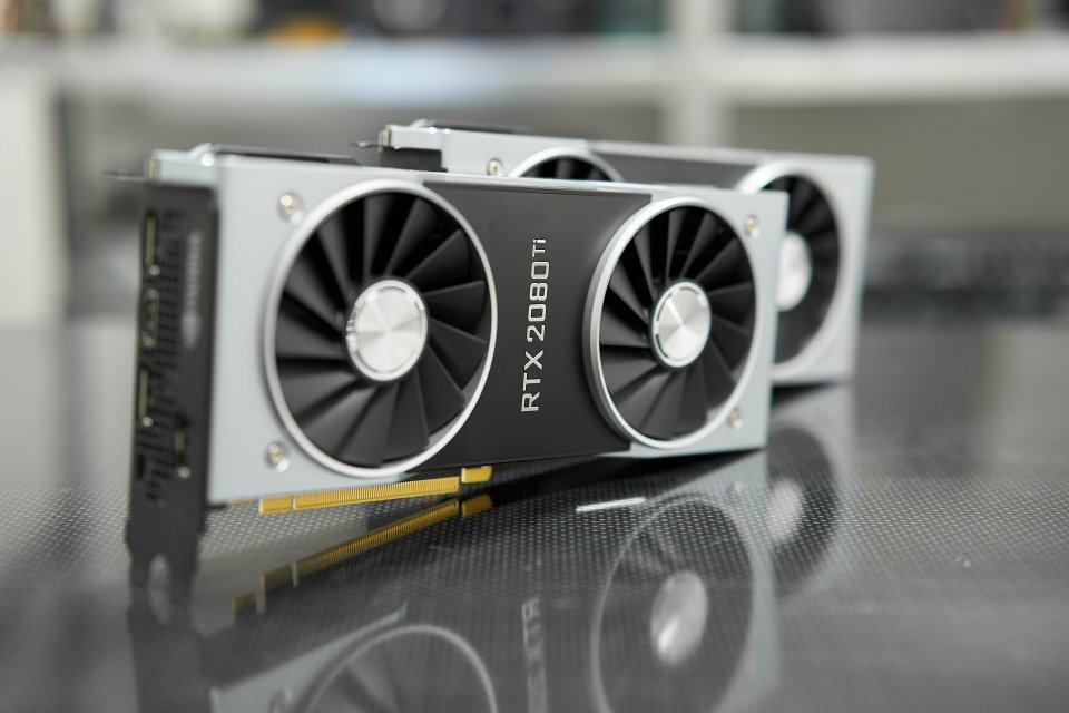 Geforce RTX 2080 Ti: Im Herbst 2018 kassierte Nvidia reichlich Kritik für den saftig bepreisten Raytracing-Alleingang, doch mit jedem Jahr wurde die Turing-Top-Geforce besser - 'Fine Wine', bottled by Nvidia.