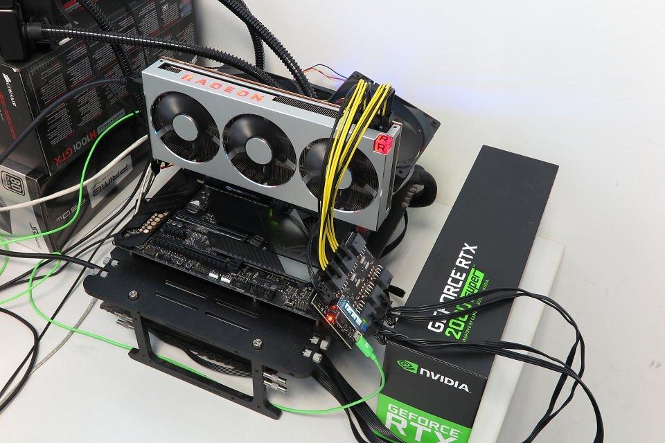 <strong>AMD Radeon VII auf dem Leistungsaufnahme-Messstand (Bild von 2019)</strong>