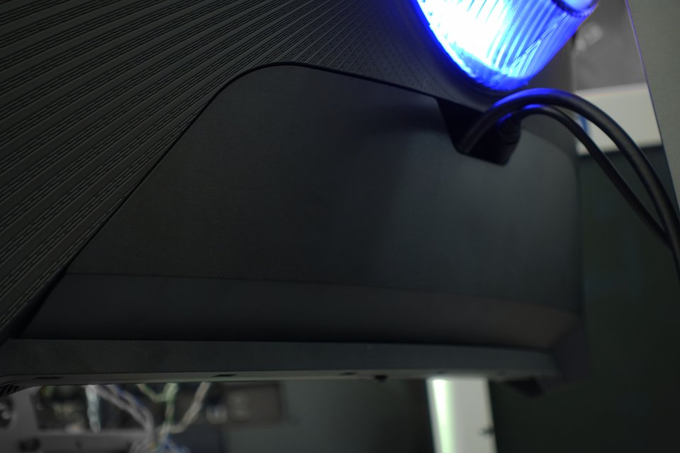 Samsung Odyssey G7 C27G75T (3)
