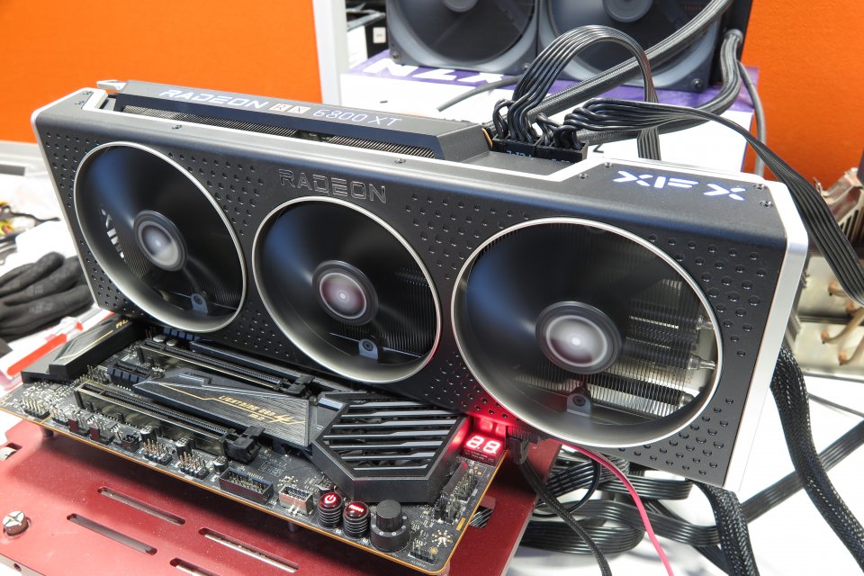 XFX Merc RX 6800 XT_2