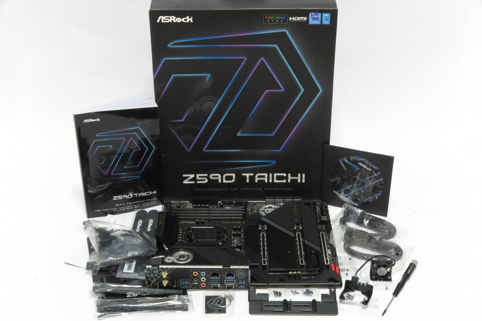 Asrock Z590 Taichi: Packungsinhalt