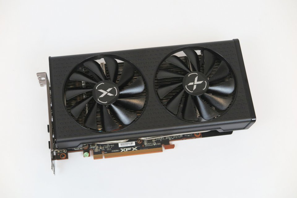 Unsere 'Referenzkarte' aus dem Hause XFX arbeitet mit den standardisierten Basisdaten (100 Watt GPU- und 132 Watt Boardpower sowie offiziell 2.044/7.000 MHz für GPU/RAM).