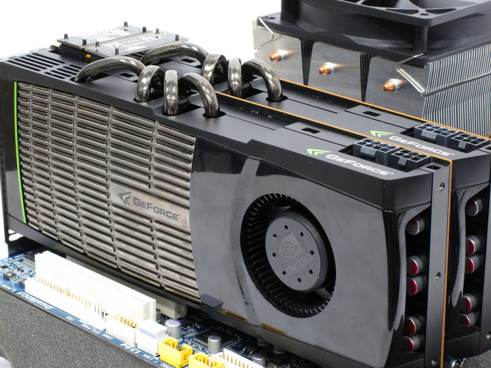 Geforce GTX 480: Heiß, laut, stromdurstig - all das brachte Fermi den Spitznamen 'Thermi' ein. Tatsächlich war und ist das aber der einzige Kritikpunkt, GF1x0-GPUs sind in Würde ergraut.
