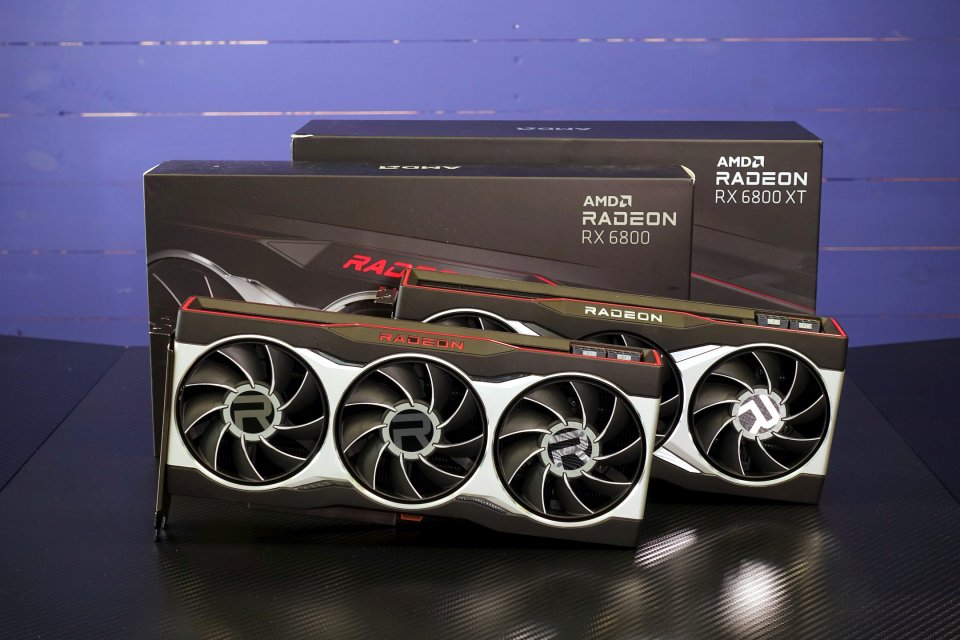 Radeon RX 6000: Mit RDNA 2 alias Navi 2x ist nach Jahren der Abwesenheit zurück an der Leistungsspitze - zumindest beim Rasterizing, denn in Sachen Raytracing rendert Nvidia meist allein auf weiter Flur.