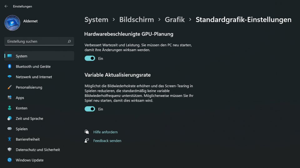 Für DLSS 3.0 ist ein aktiviertes '<a href='www.pcgameshardware.de/Windows-10-Software-259581/Specials/HAGS-Benchmark-Test-1352947/'>Hardware Accelerated GPU Scheduling</a>' (Kurzform <strong>HAGS</strong>) unter Windows erforderlich. Um die hardwarebeschleunigte GPU-Planung etwa unter Windows 11 zu aktivieren, müssen Sie in den neueren Einstellungen unter <i>System</i>, <i>Bildschirm</i>, <i>Grafik</i>, gefolgt vom oberen Untermenü <i>Standardgrafik-Einstellungen </i>den oberen Punkt einschalten.
