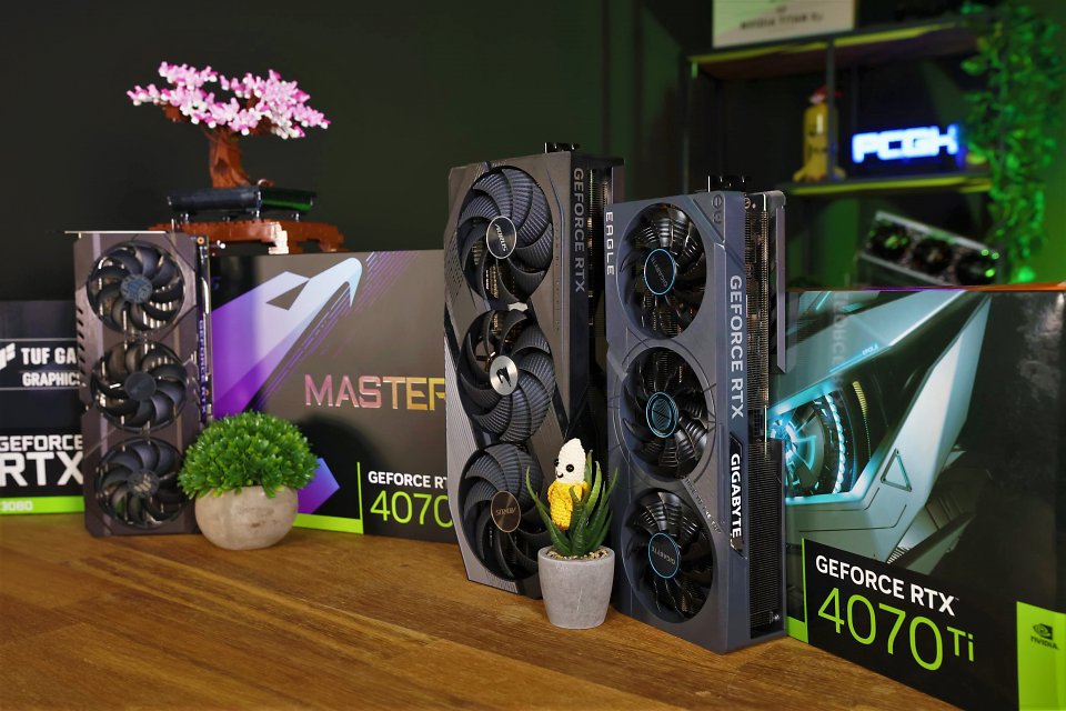 Die Ampere-Generation gilt in an Betracht auf die Power-Draw zurecht als 'eher versoffen'. Gerade in puncto <strong>Raytracing </strong>lässt die Effizienz im Vergleich der RTX 3080 12 GiB gegenüber der RTX 4070 zu wünschen übrig. Im normalen <strong>Rasterizing </strong>sieht es zwar ähnlich aus, dafür liegt jedoch die Performance (Fps) auf Augenhöhe. Die RTX 4070 Ti bleibt dagegen in der realistischen Praxis eines PC-Spielers <strong>unerreicht</strong>, auch mit Übertaktung.