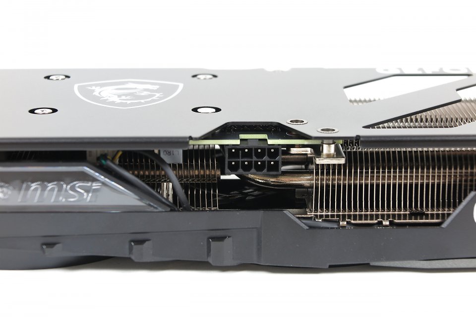 Geforce RTX 4060 Ti 16GB: Die Strombuchse ist konventionell, kein ATX 3.0 HPWR in Sicht.