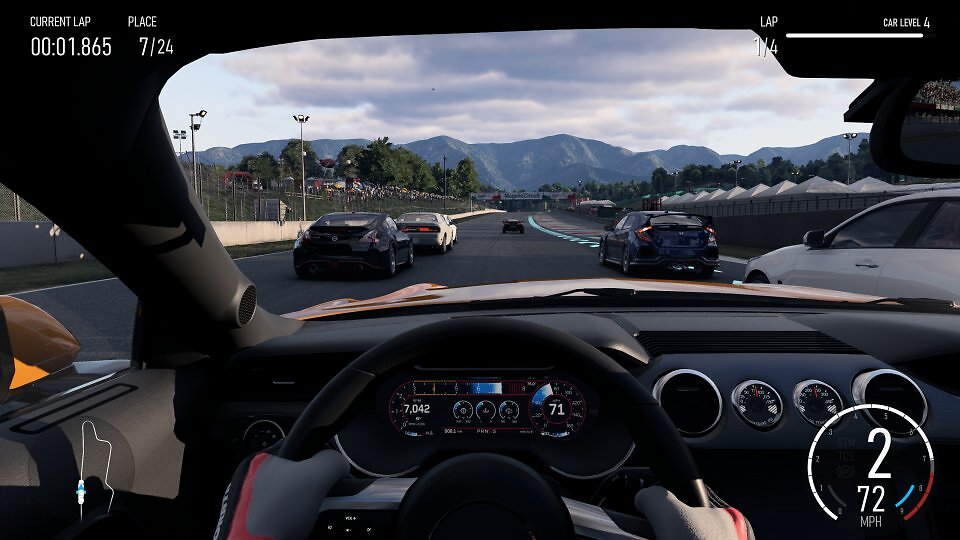 Forza Motorsport ist eines der Rennspiele, die sich sehr gut mit einem Controller spielen lassen. In der Cockpit-Ansicht können Sie die Trigger testen, indem Sie deren Reaktion mit dem Drehzahlmesser überprüfen.