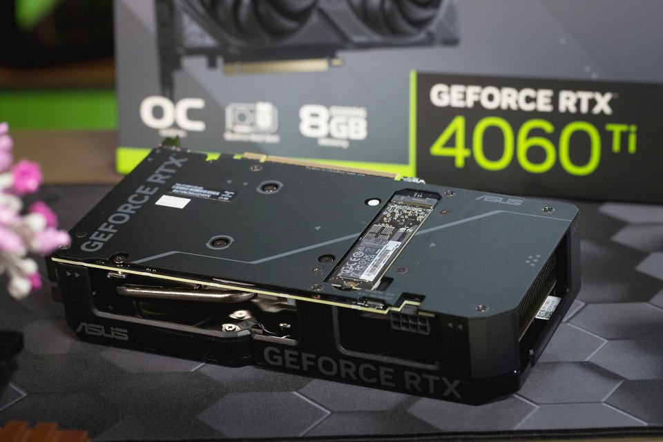 Bis zu 8 TByte auf der Grafikkarte: Asus Dual Geforce RTX 4060 Ti SSD OC Edition im Test (3)