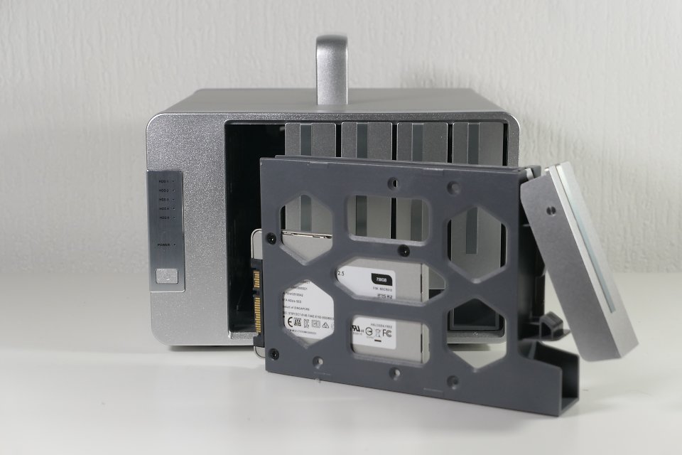 TerraMaster D5 Thunderbold 3 RAID DAS (4)