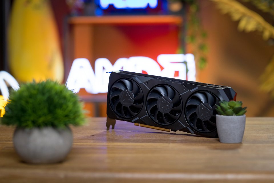 AMD Radeon RX 7900 GRE: 'Made By AMD'-Referenzdesign (MBA)