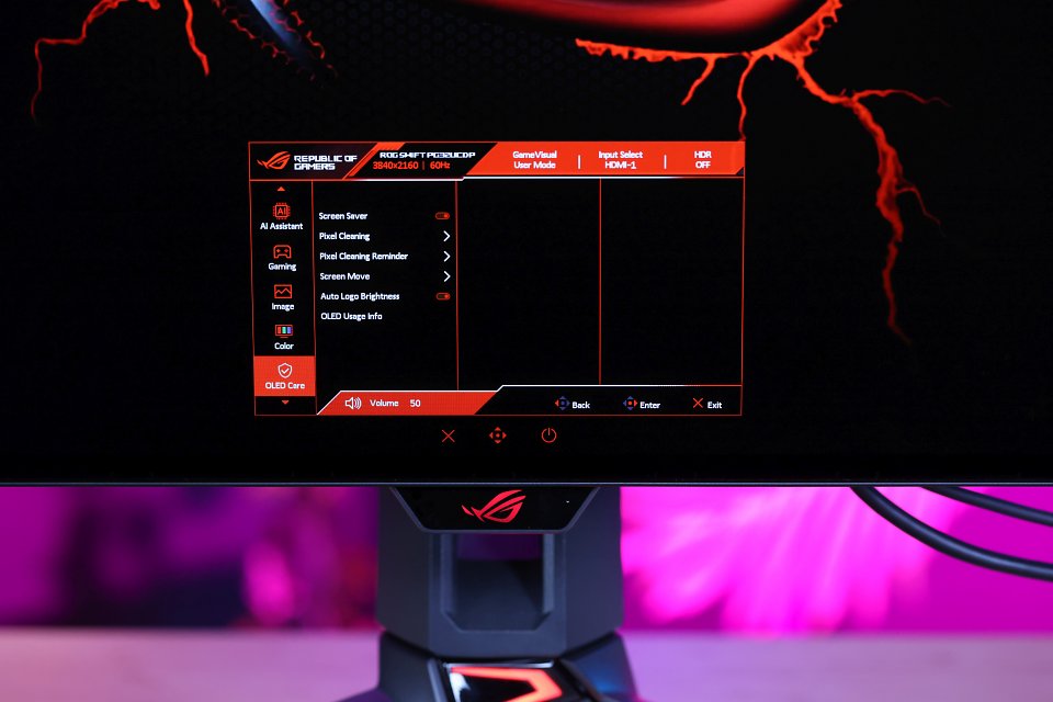Der Asus PG32UCDP bietet zum Schutz vor Einbrennen und zur Wartung des OLED-Displays im OSD eine Reihe von Funktionen an, darunter auch einen Screen Saver. Mit der Pixel Cleaning Option kann das Display nach langem Dauerbetrieb automatisch neu kalibriert werden, Screen Move bewegt den Bildinhalt nach gewissen Zeitabständen regelmäßig, um die Einbrenngefahr zu reduzieren.