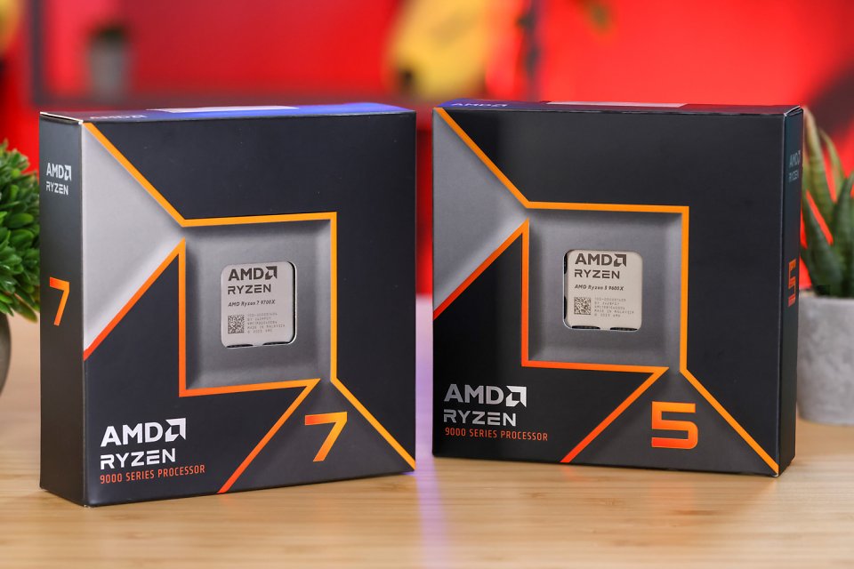Die Verpackungen entsprechen dem Vorgänger. Enthalten sind nur die CPUs, einen Boxed-Kühler suchen wir vergeblich.