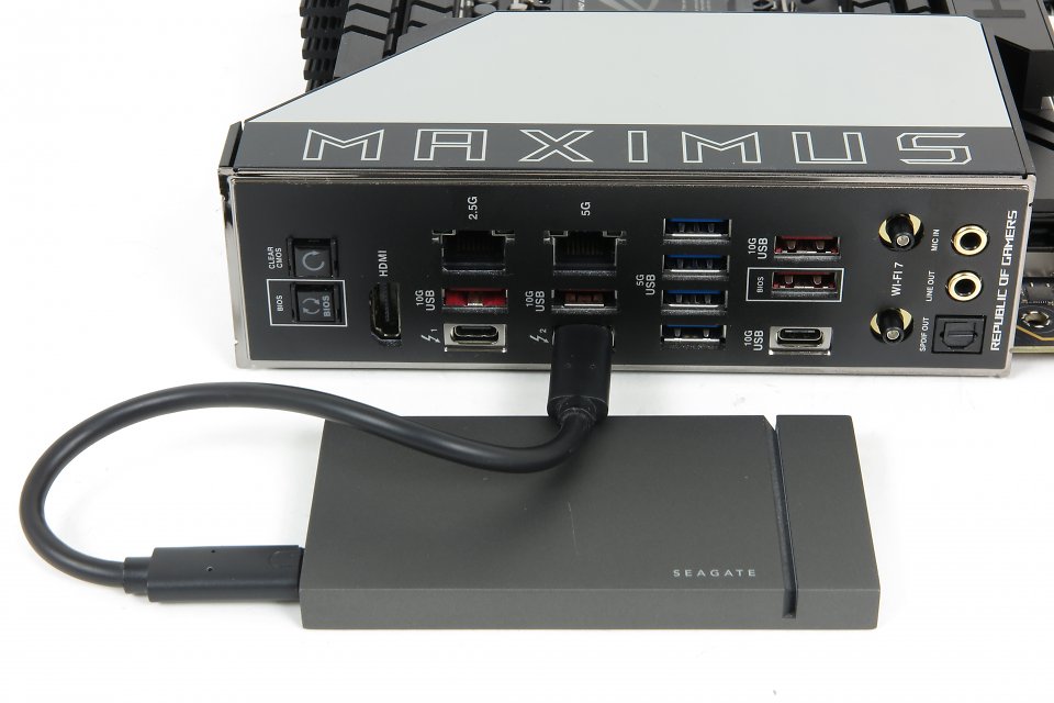 Endlich: Arrow Lake bringt die bislang vermisste USB-3.2-Tauglichkeit an Thunderbolt-Ports - und USB4 gleich mit dazu.