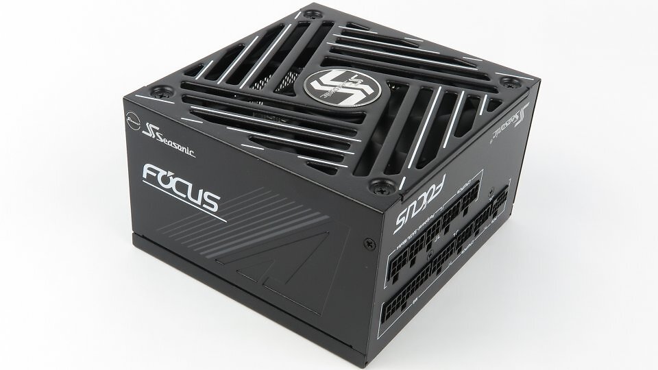 Seasonic Focus GX-750 2024 (SRP-FGX751-A5A32SF). Getestet in der <a href='www.pcgameshardware.de/Netzteil-Hardware-219902/Specials/ATX-31-750-850-Watt-80-Plus-erklaert-1470905/'>PCGH-Ausgabe 05/2025.</a>