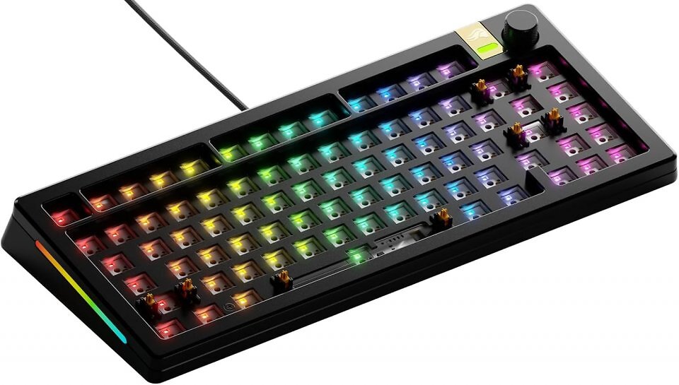 Die innovative Hot-Swap-Platine des Glorious GMMK3 HE Barebone nimmt 3/5-Pin-MX-Switches aller Hersteller und die Glorious-HE-Magnetschalter auf. Das ist eine nützliche Innovation.