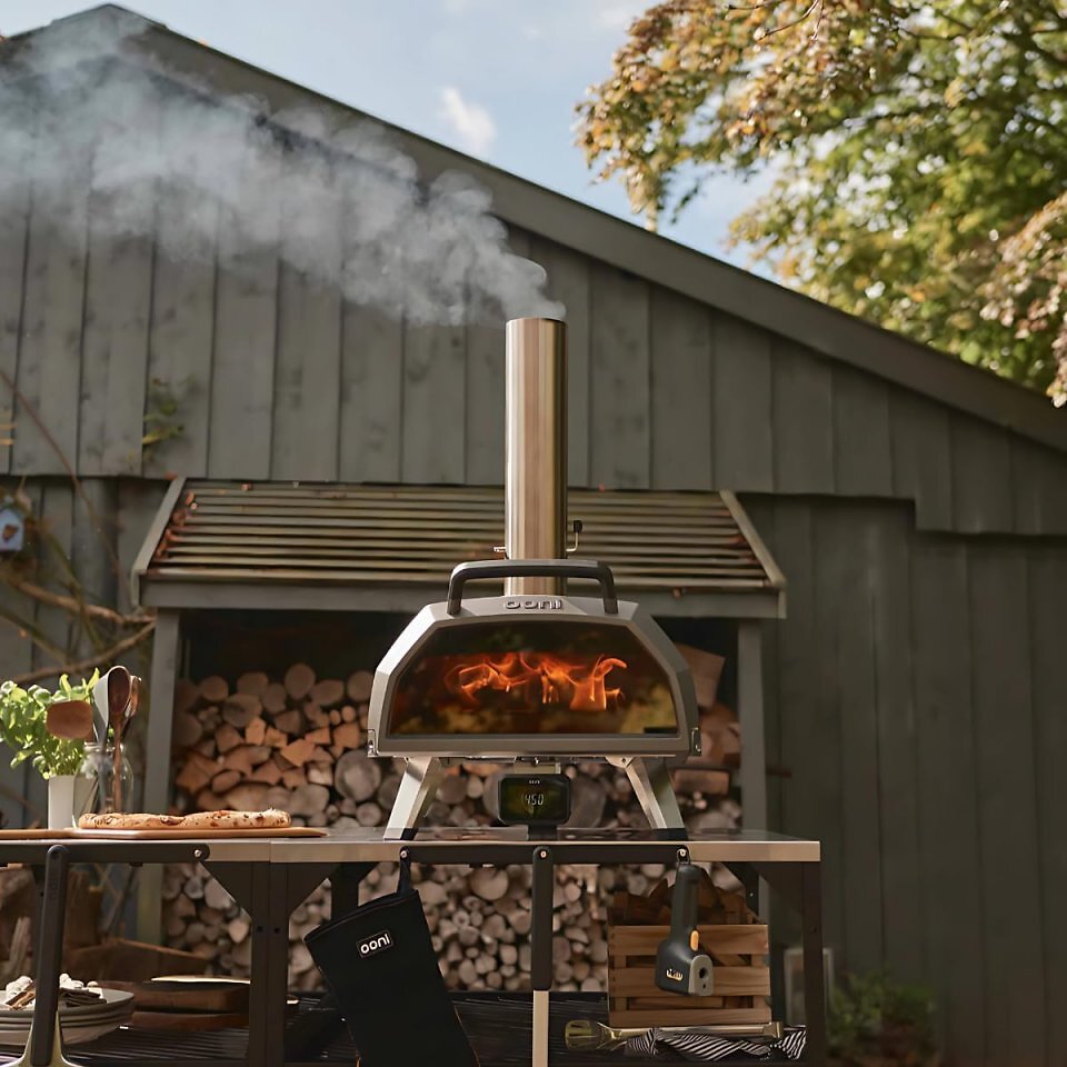 Pizzaöfen für draußen ergänzen die Pizza-Leidenschaft auch optisch.